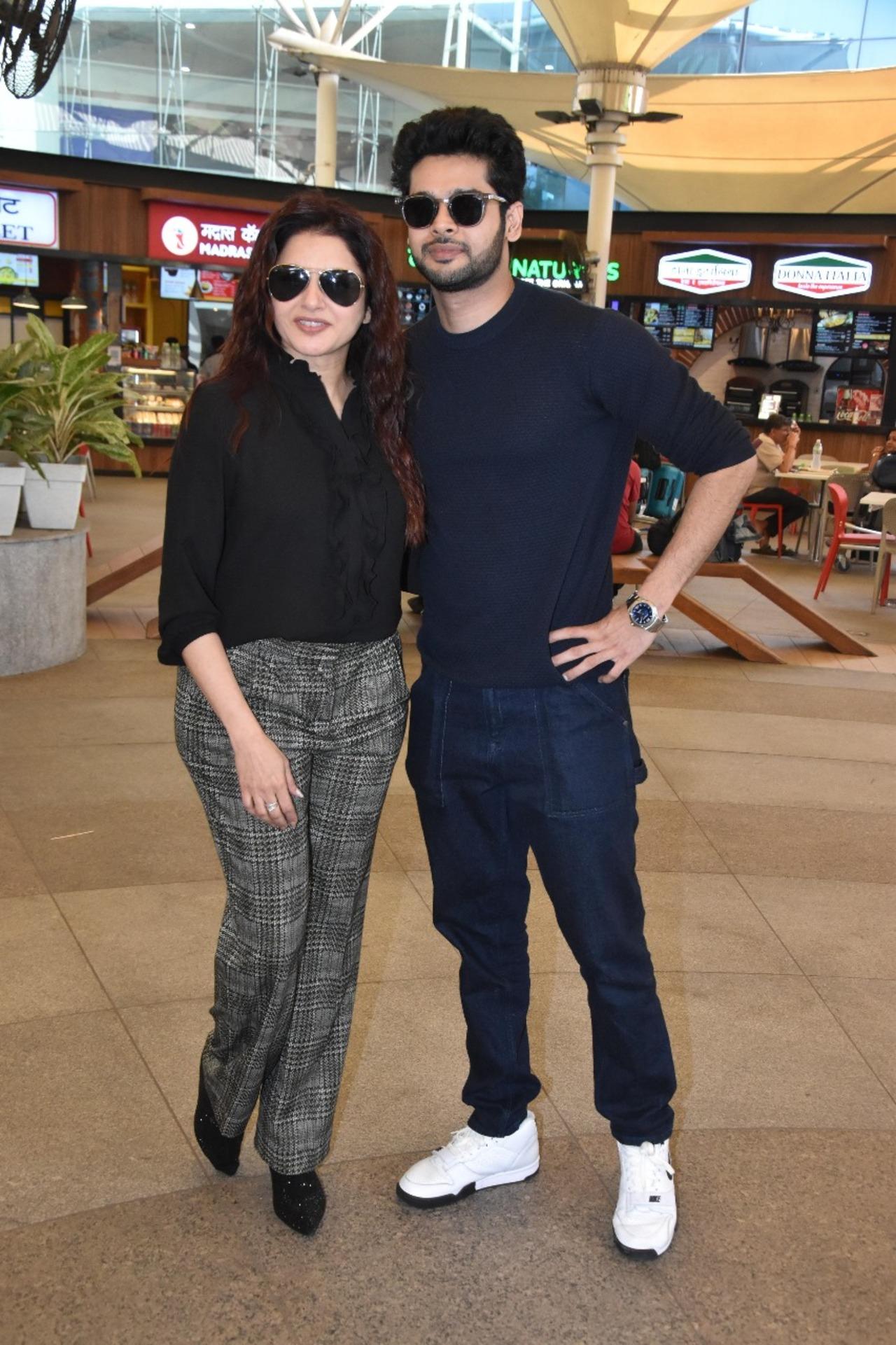 The lovely mother-son duo Bhagyashree and his son Abhimanyu Dasani were also papped at the airport. Bhagyashree looked classy as she was wearing grey checked pants with a black shirt while Abhimanyu went for a blue monochromatic look wearing blue jeans and blue pullover